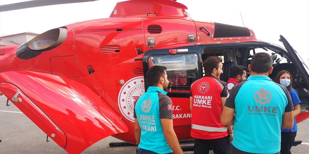 Hakkari'de rahatsızlanan 6 yaşındaki çocuk ambulans uçakla Ankara'ya sevk edildi