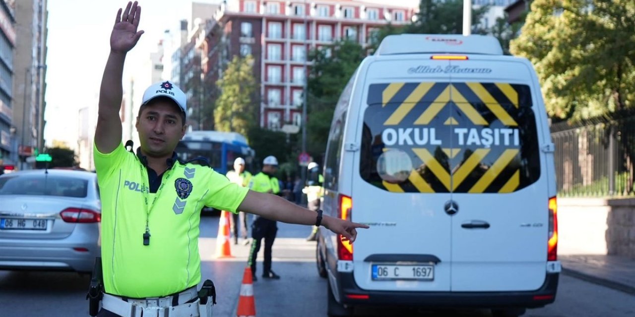 Ülke genelinde eş zamanlı okul çevreleri ve servis araçları denetimi yapıldı