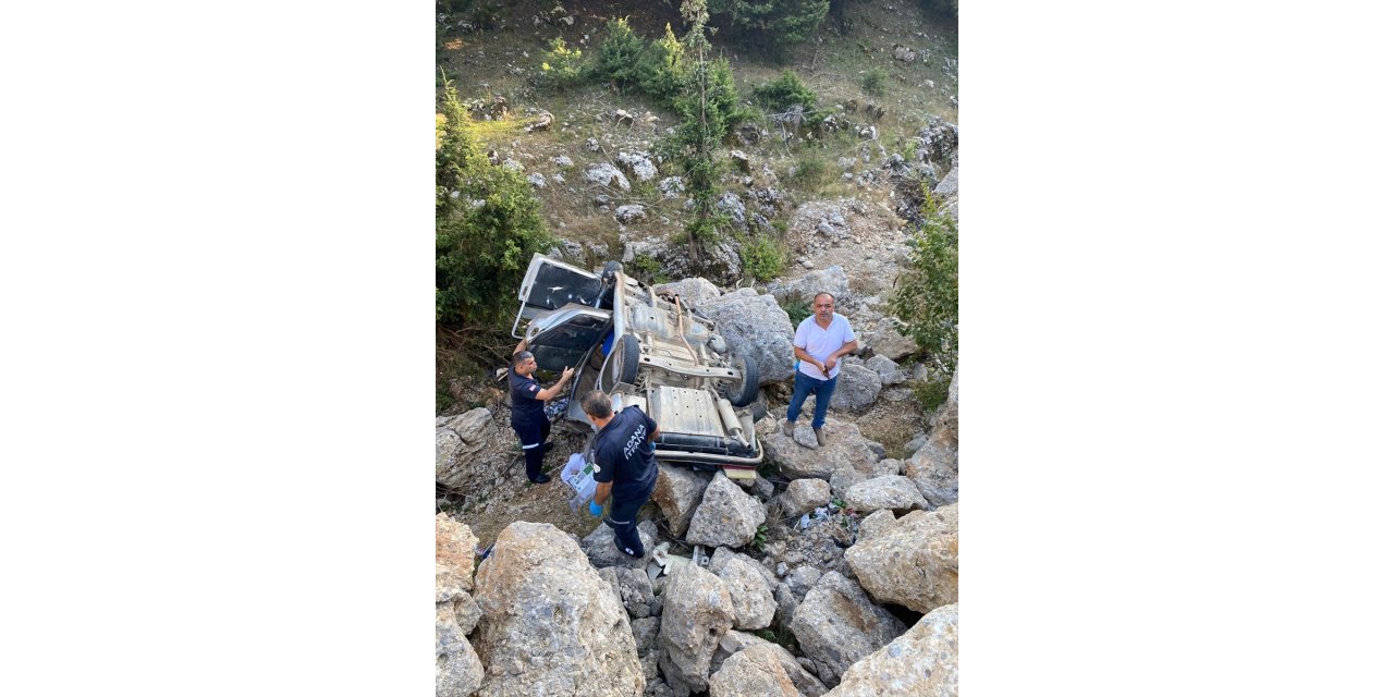 Adana'da uçuruma devrilen otomobilin sürücüsü öldü