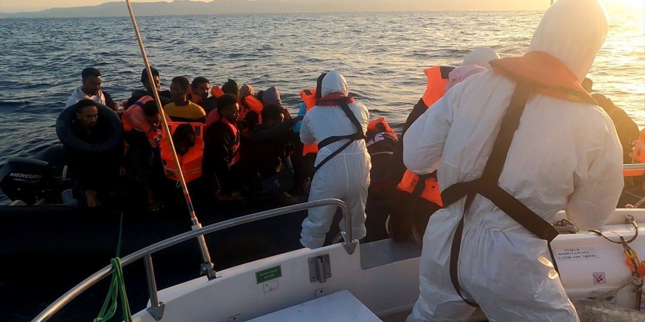 İzmir açıklarında 166 düzensiz göçmen yakalandı, 25 göçmen kurtarıldı