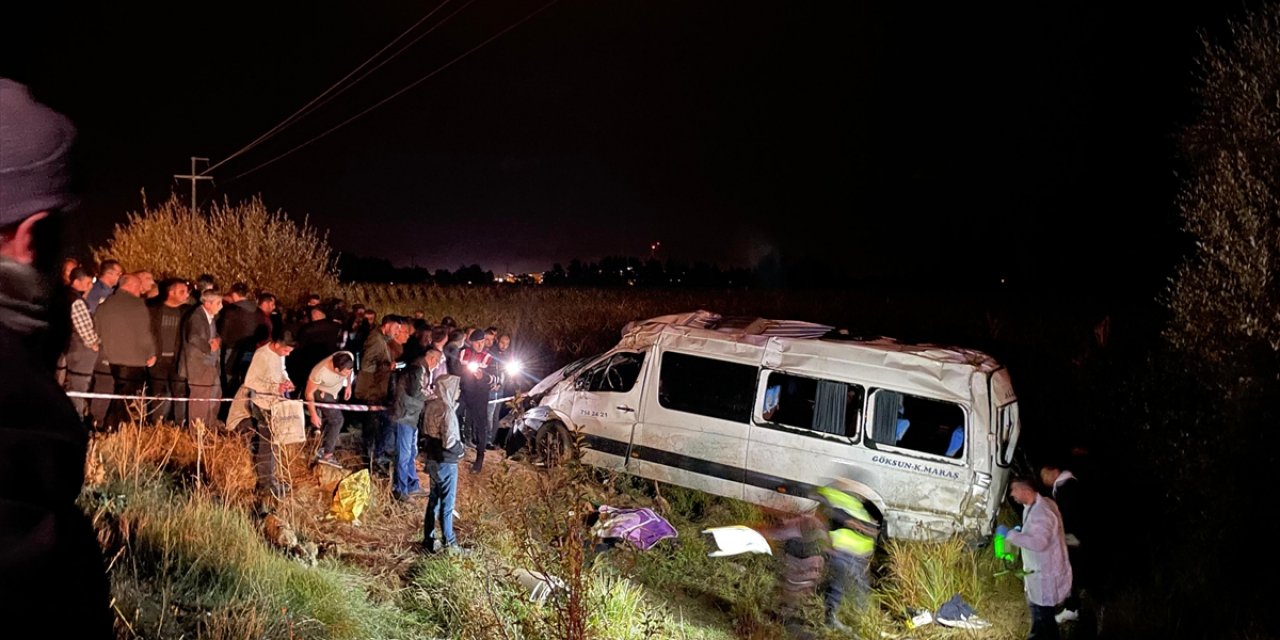 Kahramanmaraş'ta yolcu minibüsünün devrilmesi sonucu 1 kişi öldü, 10 kişi yaralandı