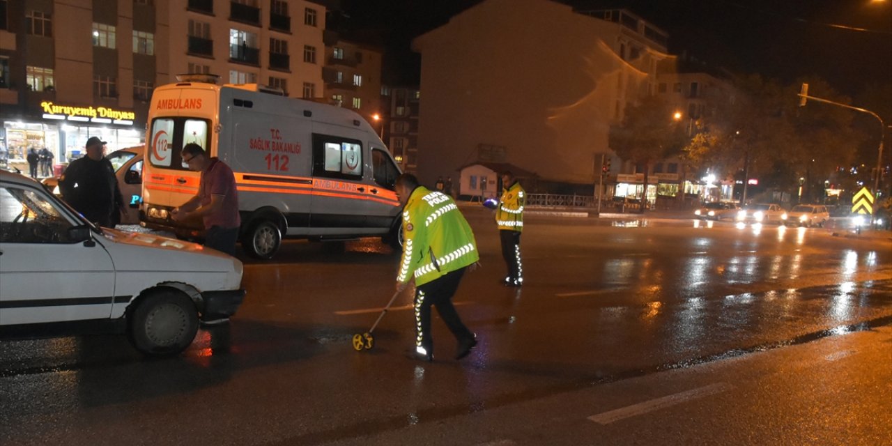 Sinop'ta otomobilin çarptığı 2 kişi yaralandı