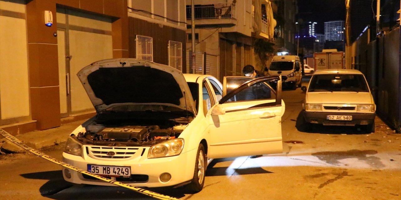 İzmir'de çıkan kavgada av bıçağıyla yaralanan kişi öldü