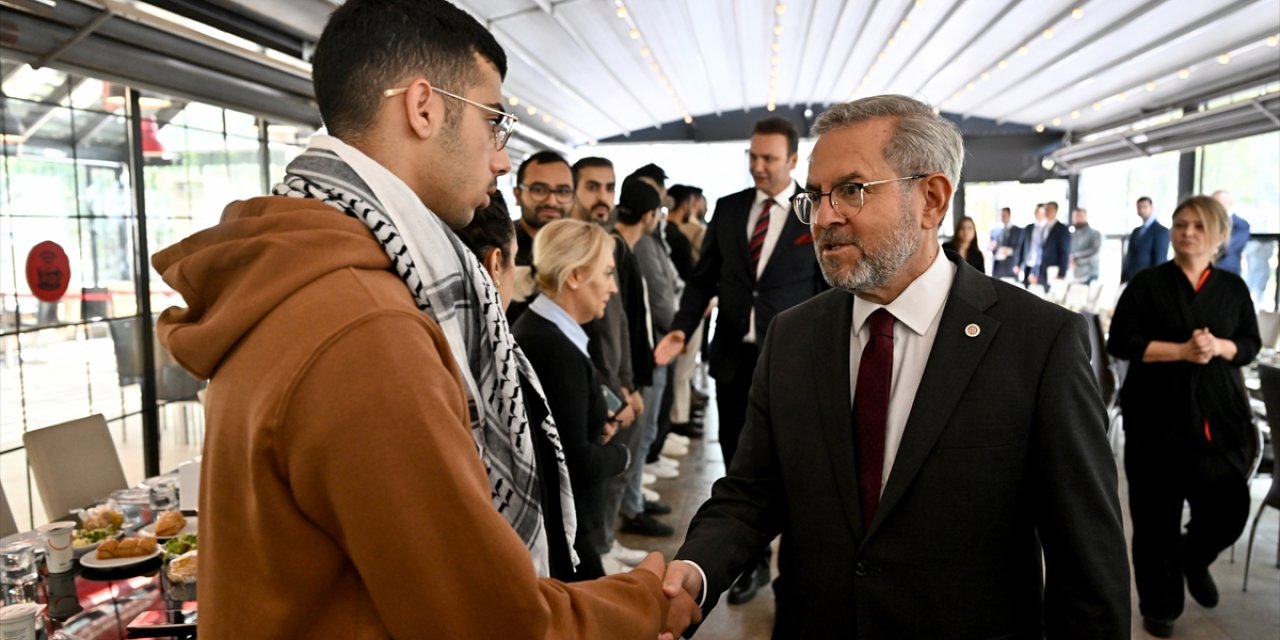 Türkiye'de öğrenim gören Filistinliler, Gazze'deki ailelerinin hayatından endişe ediyor