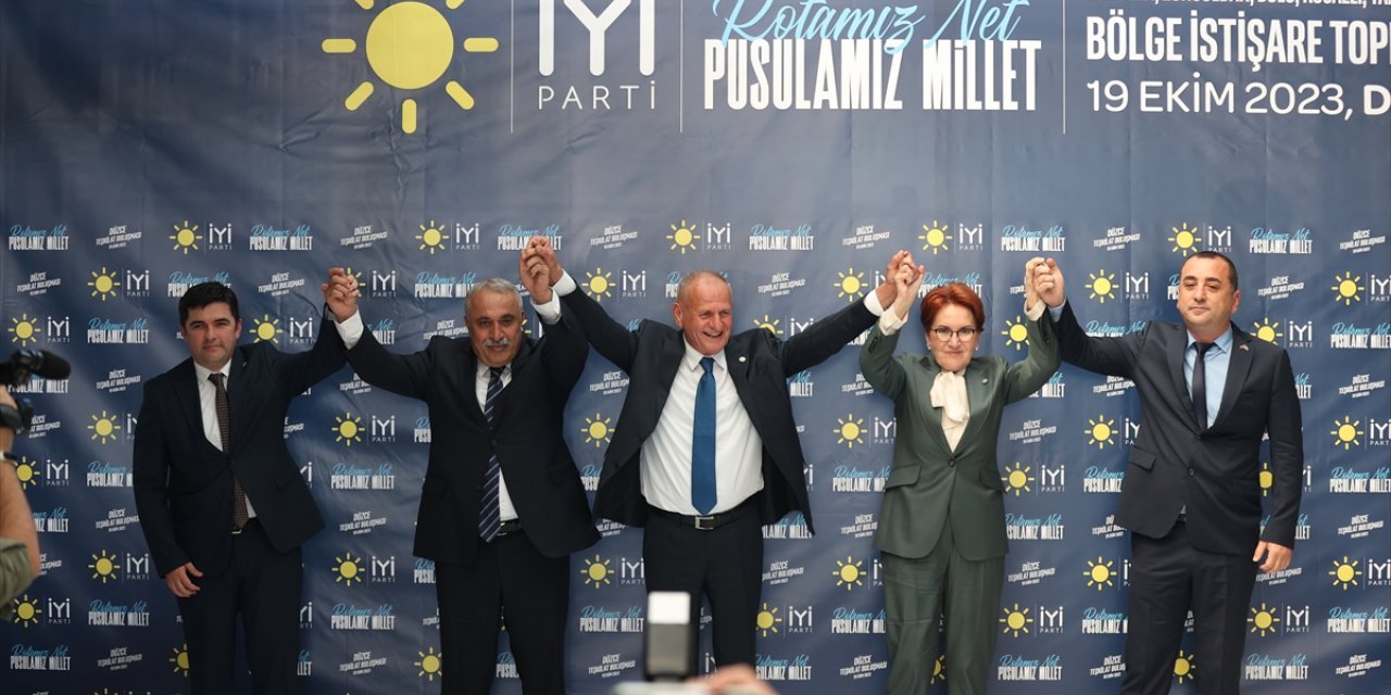 İYİ Parti Genel Başkanı Akşener, Düzce'de belediye başkan adaylarını tanıttı: