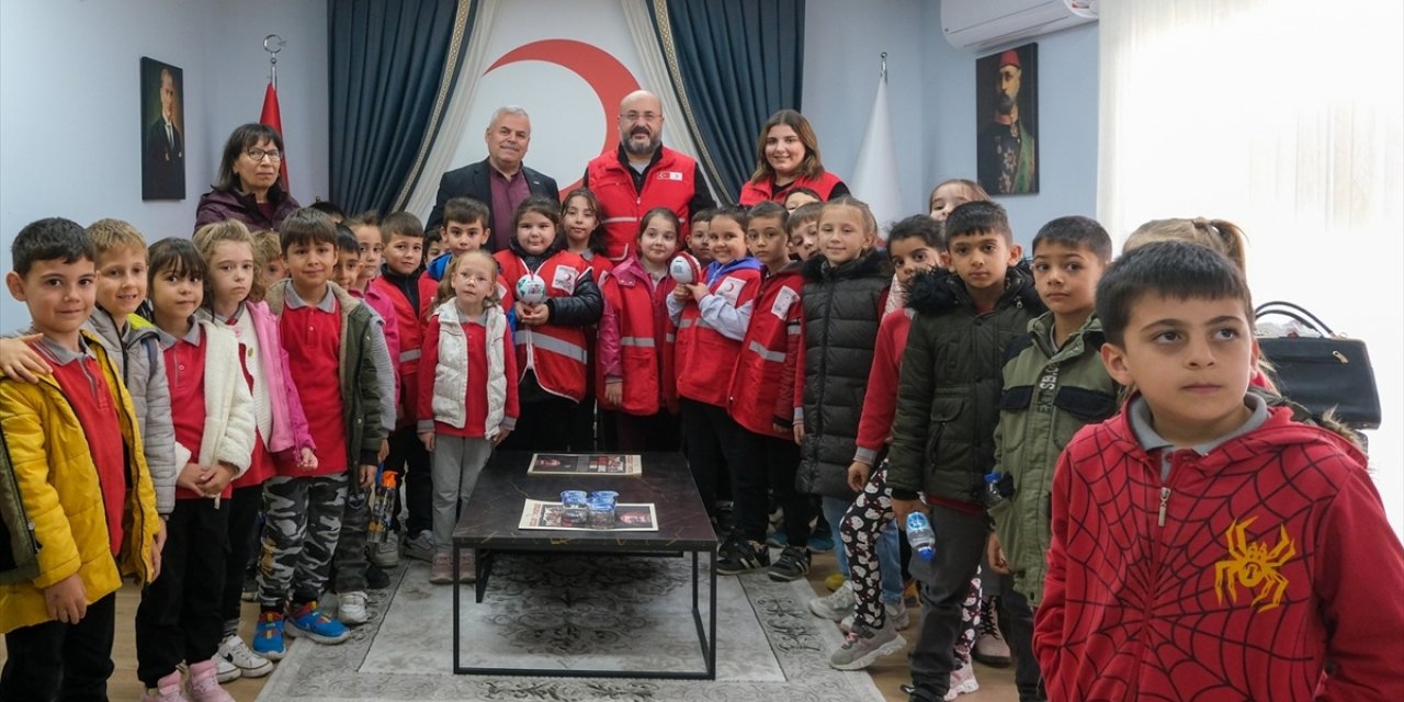 Kırklareli'nde ilkokul öğrencileri harçlıklarını Gazze için topladı