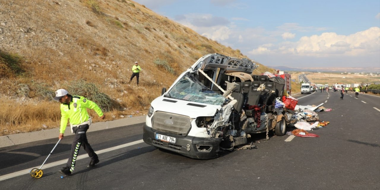 GÜNCELLEME - TAG Otoyolu'ndaki minibüs kazasında 5 kişi öldü