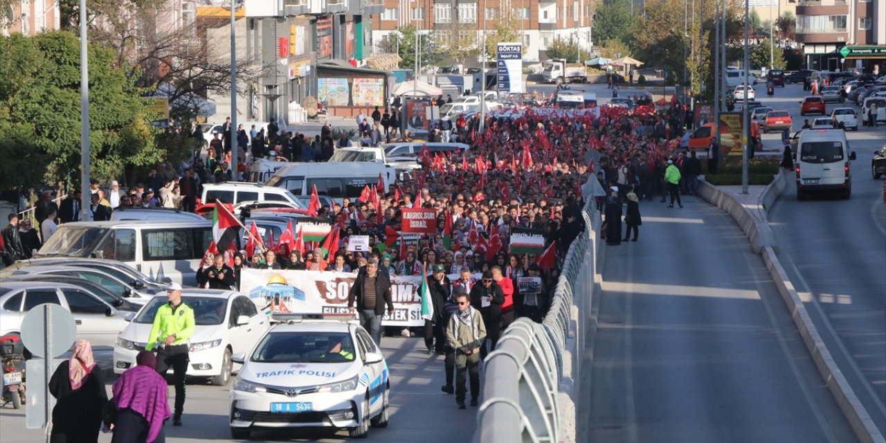 Çankırı'da vatandaşlar İsrail'e, "Büyük Filistin Yürüyüşü" ile tepki gösterdi