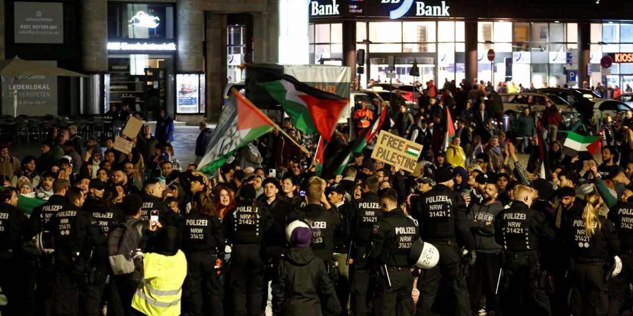 Köln'de Filistin halkı ile dayanışma gösterisi düzenlendi