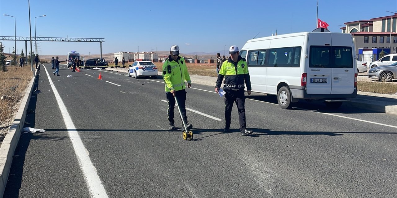 Bayburt'ta trafik kazasında 1 kişi öldü, 2 kişi yaralandı