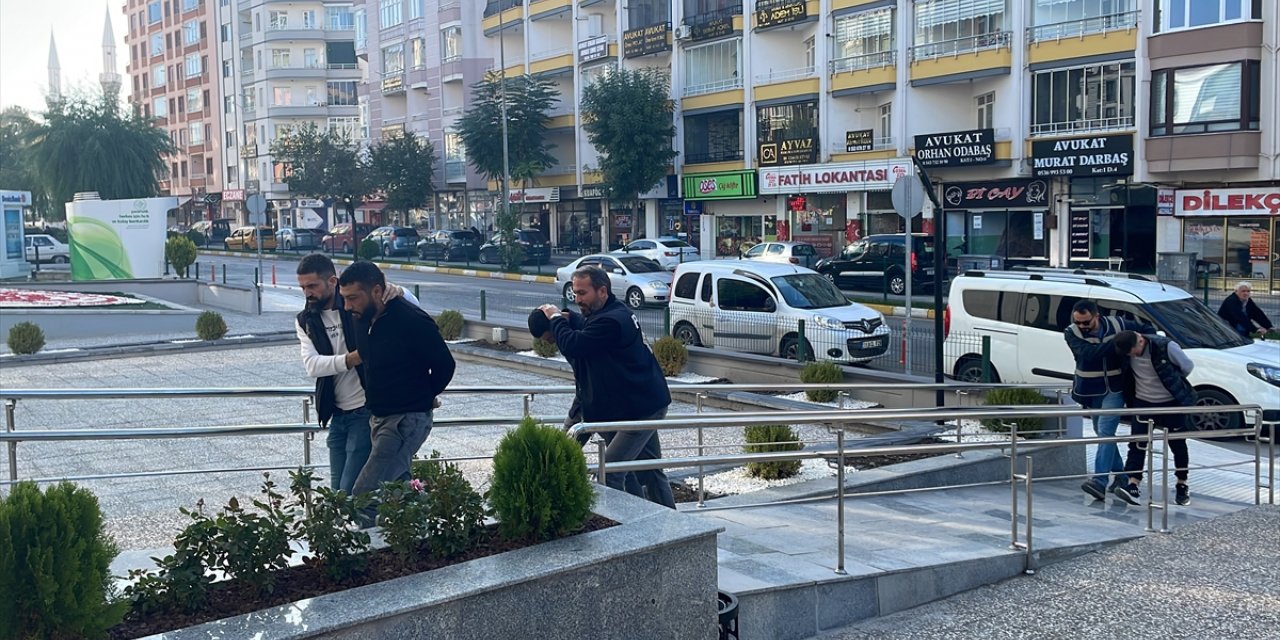 Çorum'da bir kişiyi gasbeden 3 zanlı tutuklandı