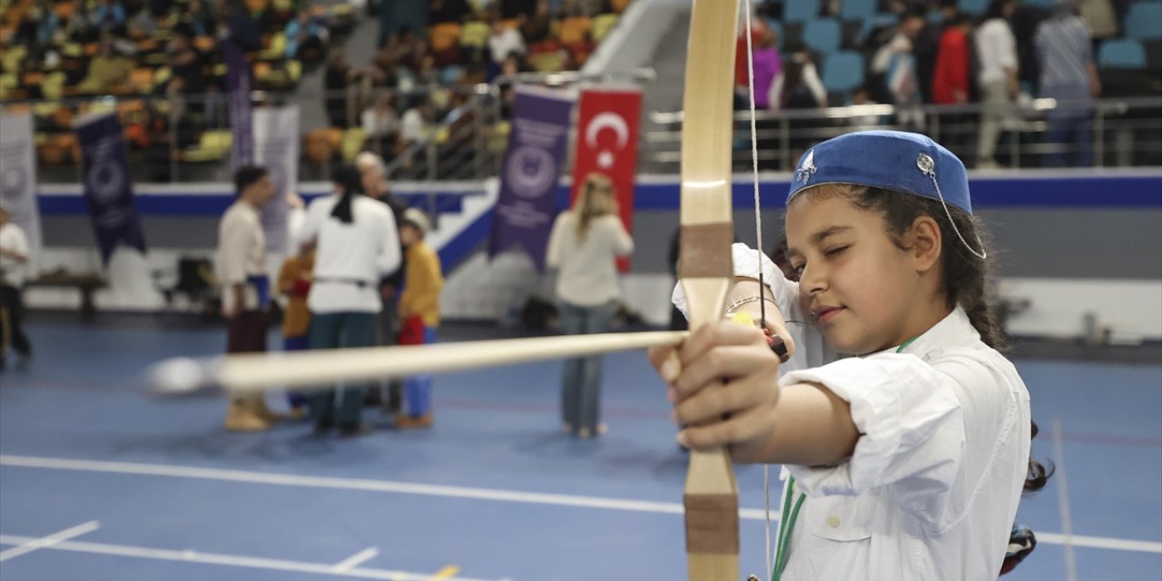 Geleneksel okçulukta Minikler Salon 100. Yıl Türkiye Şampiyonası, Ankara'da devam ediyor