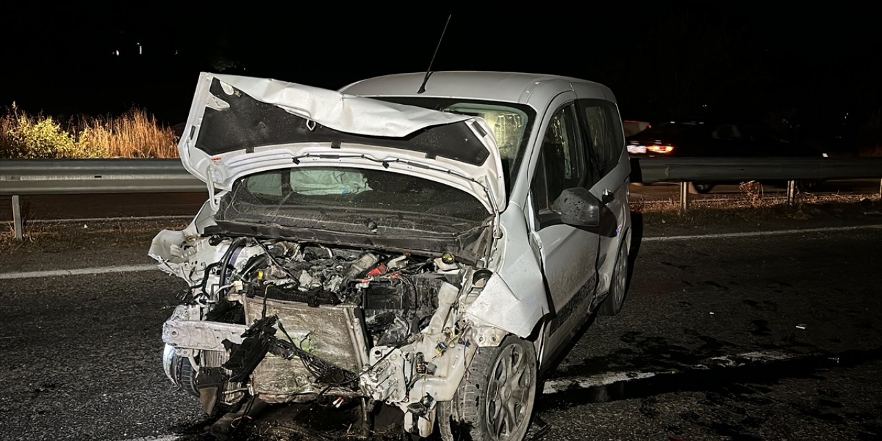 Adıyaman'da 3 aracın çarpıştığı kazada 10 kişi yaralandı