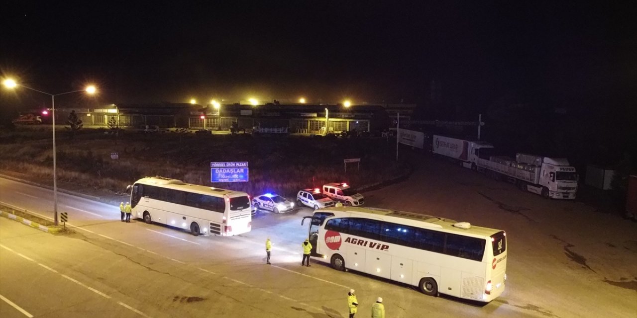 Erzincan'da otobüsler kazalara karşı yolcu gibi seyahat eden polislerce denetleniyor