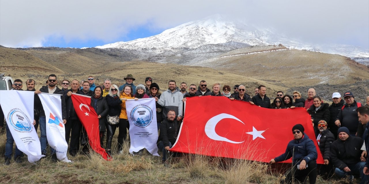 Yerli ve yabancı akademisyenler karla kaplı Ağrı Dağı'nın eteklerini gezdi