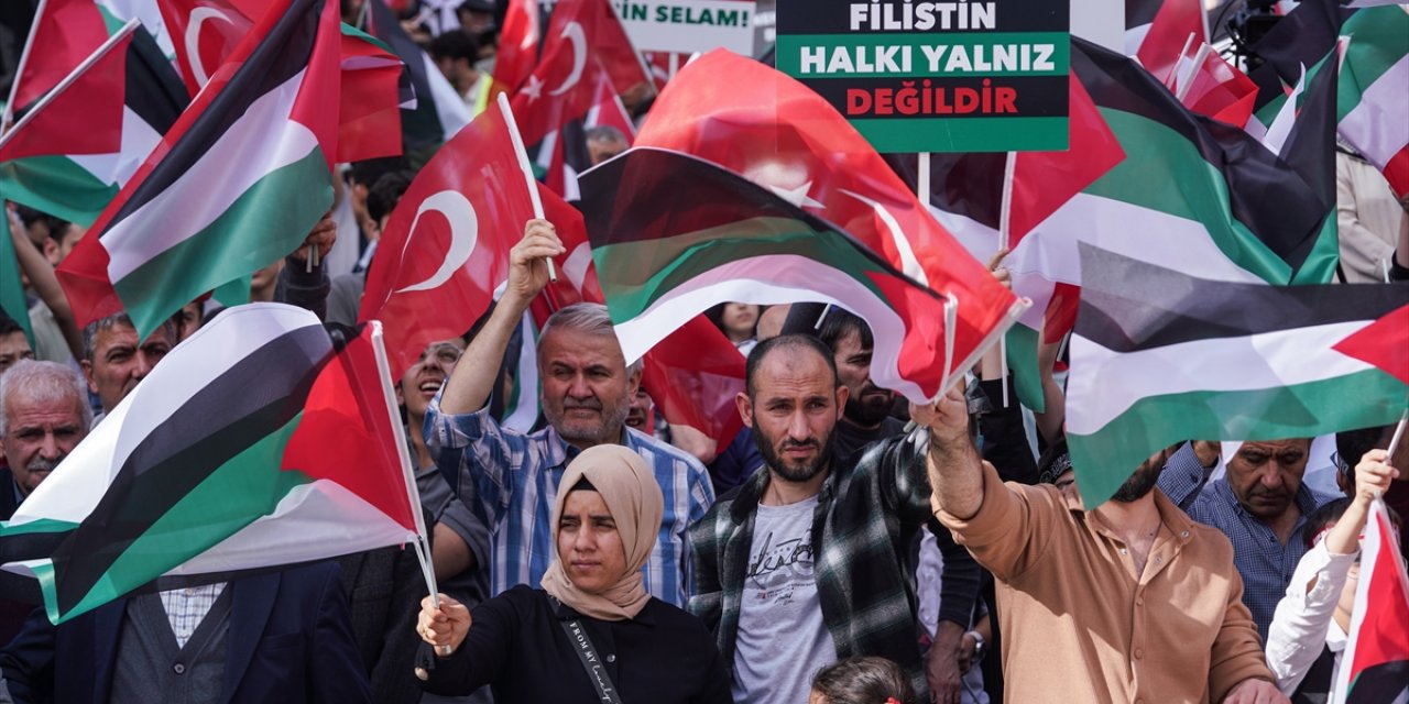 İsrail'in Gazze'ye saldırıları Büyük Sancaktepe Mitingi'nde protesto edildi