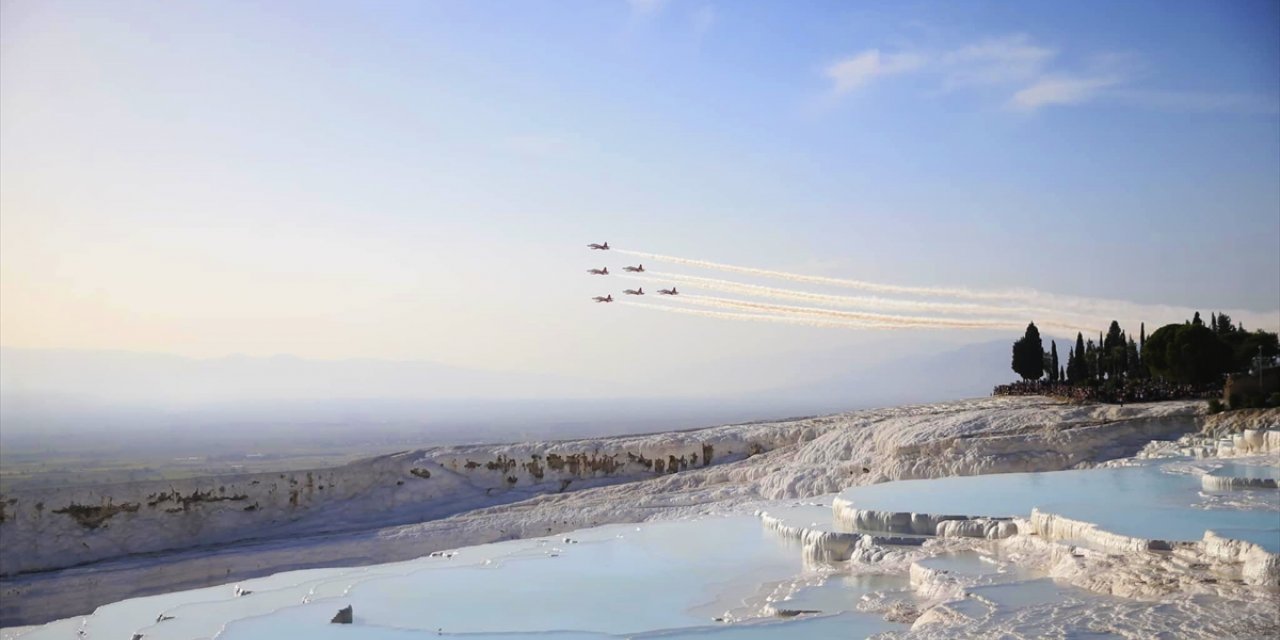 Türk Yıldızları, Pamukkale'de gösteri uçuşu yaptı