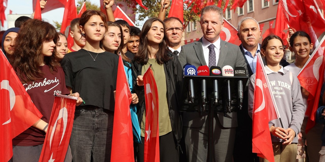 İstanbul, Cumhuriyet Bayramı için Türk bayraklarıyla süsleniyor