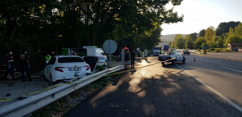 Bursa'da kaza yapan otomobilin yol kenarındaki piknikçilere çarpması sonucu 1 kişi öldü