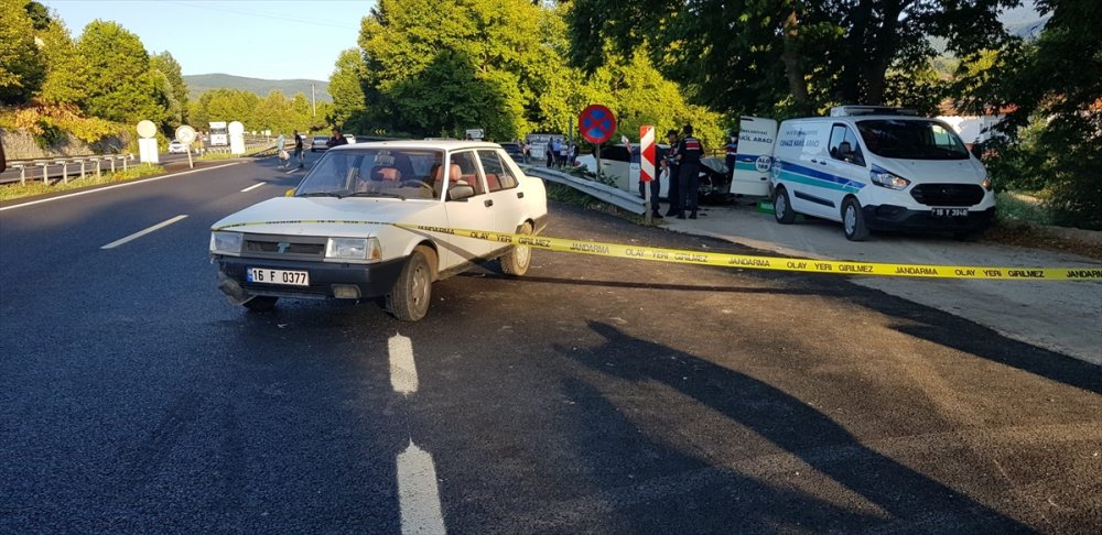 Bursa'da kaza yapan otomobilin yol kenarındaki piknikçilere çarpması sonucu 1 kişi öldü