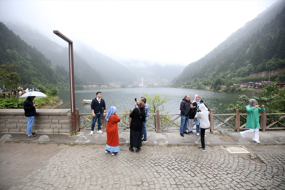 Kültür ve Turizm Bakan Yardımcısı Nadir Alpaslan, Uzungöl'de incelemede bulundu: