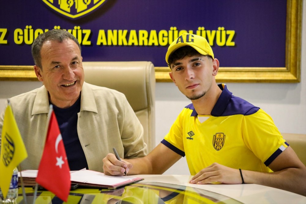 MKE Ankaragücü altyapıdan Mert Can ve Onur Efe Ekri ile profesyonel sözleşme imzaladı