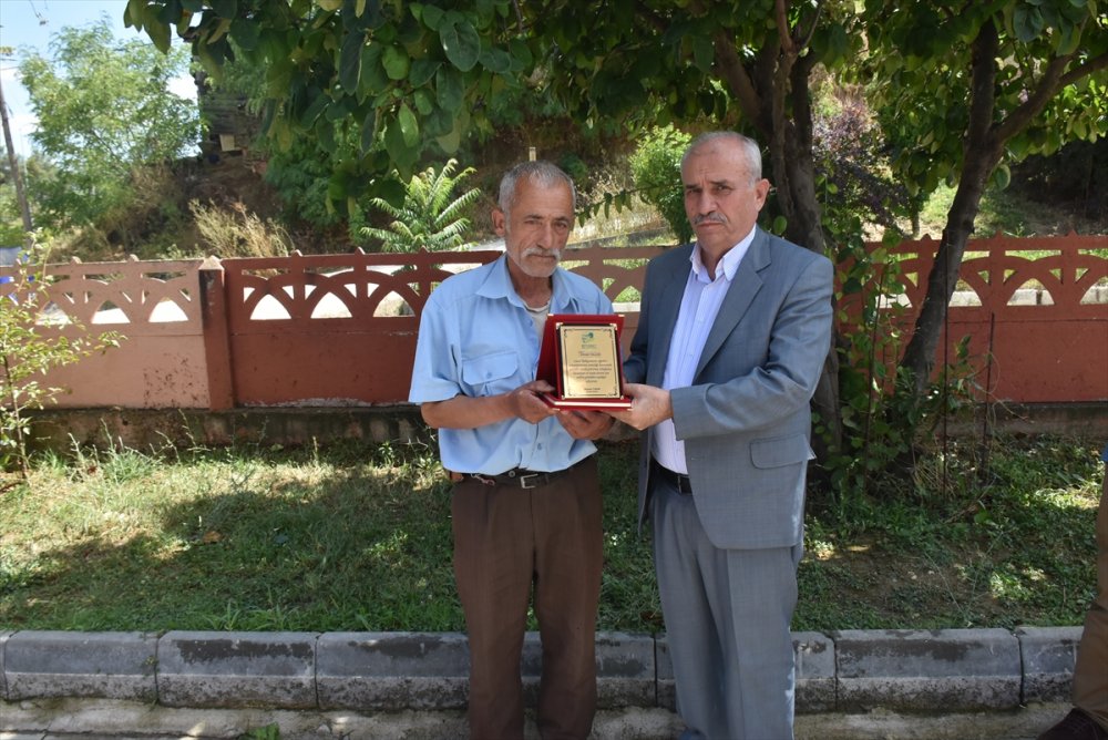 Sinop'ta çevre temizliğine katkıda bulunan vatandaş belediye tarafından ödüllendirildi