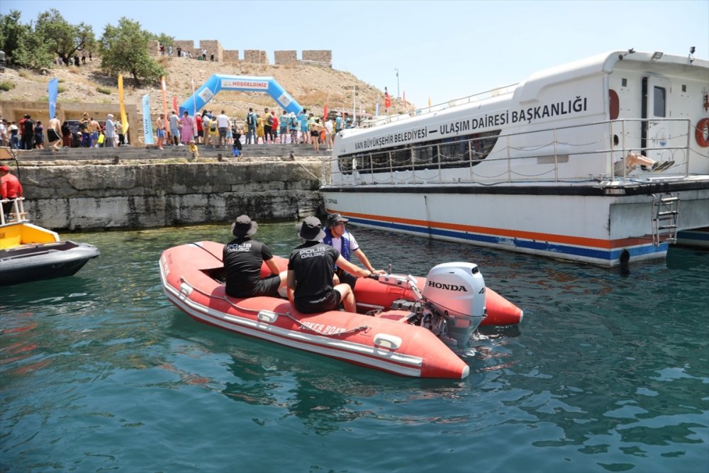 Van'da deniz polisi boğulma vakalarına karşı bilgilendirmede bulundu