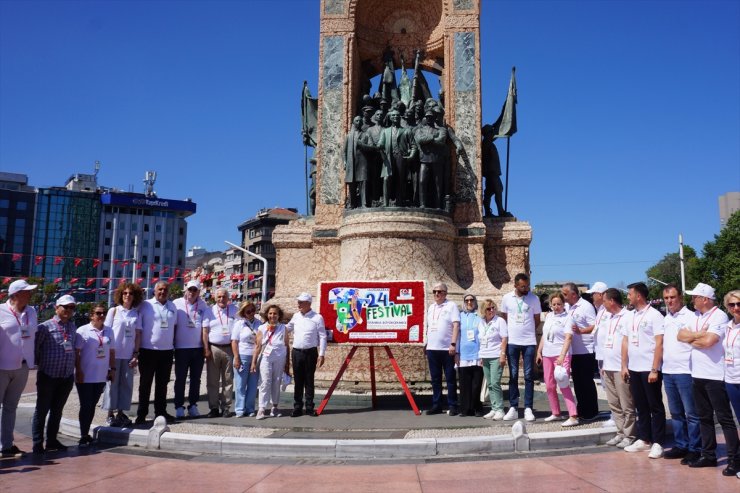 100 ülkenin kültür sanat elçisi Taksim Meydanı'nda bir araya geldi