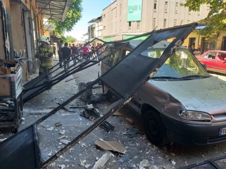 Bursa'da metal boyama atölyesinde patlama nedeniyle 2 işçi yaralandı