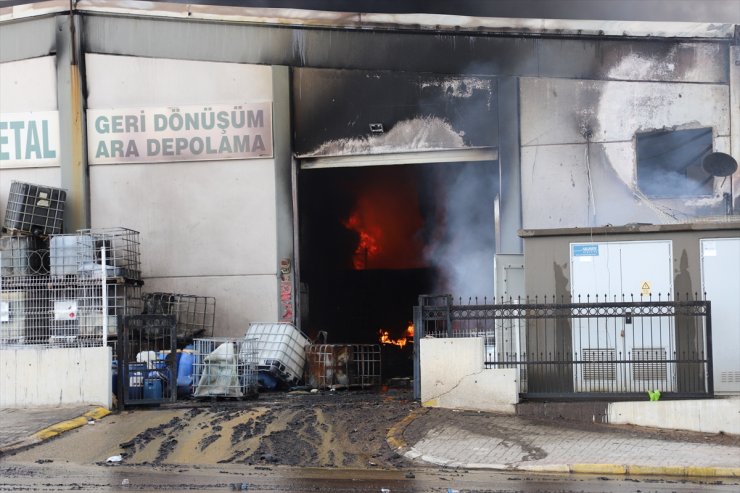 GÜNCELLEME - Denizli'de geri dönüşüm depolama tesisinde yangın çıktı