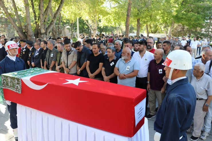 Kayseri'de tedavi gördüğü hastanede vefat eden gazi son yolculuğuna uğurlandı