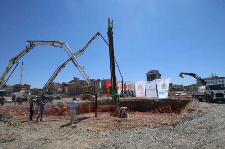 Bakan Özhaseki, Malatya'daki Bakırcılar Çarşısı'nın temel atma töreninde konuştu: