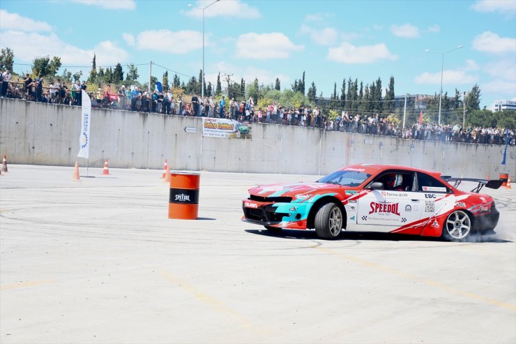 Otomobil tutkunları Kocaeli'de düzenlenen "Gebze Driftfest"te bir araya geldi