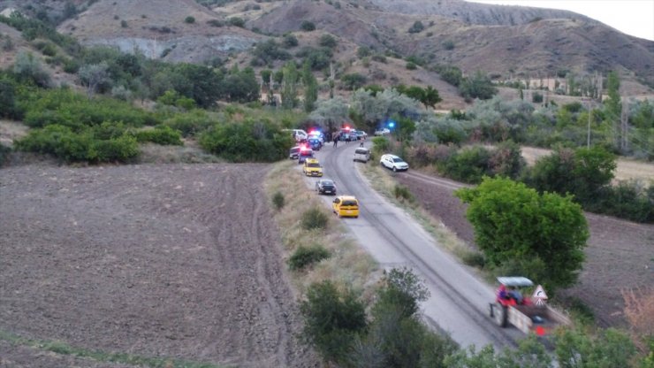 Çorum'da yol kenarında kadın cesedi bulundu