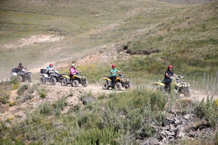 Erciyes'i ATV safari ile keşfediyorlar