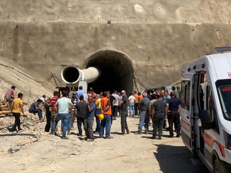 GÜNCELLEME - Manisa'da hızlı tren hattının tünel inşaatında 2 işçi gazdan etkilendi