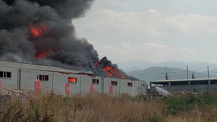 Bursa'da iplik fabrikasında yangın çıktı