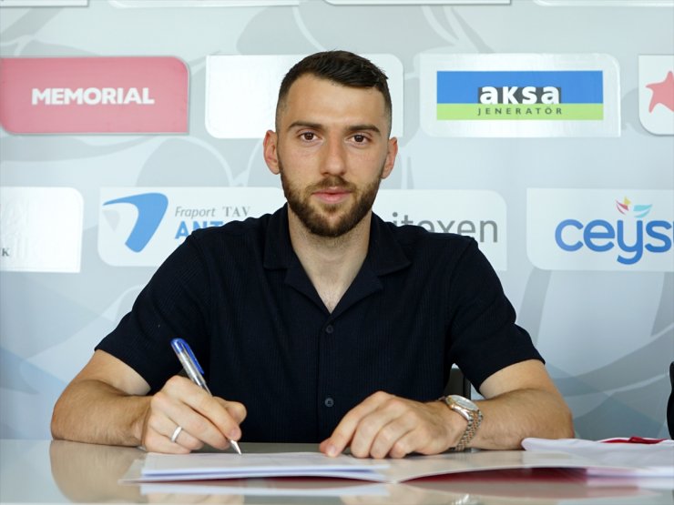 Fraport TAV Antalyaspor, Zymer Bytyqi'yi transfer etti