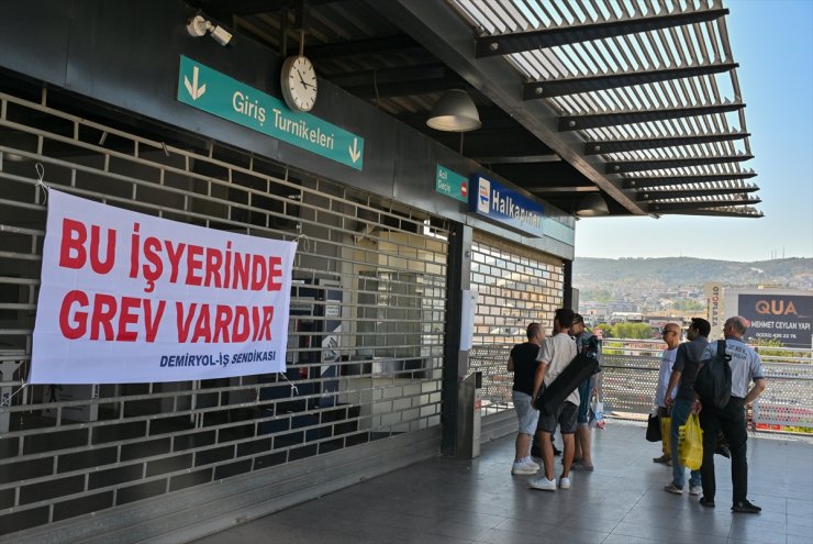 İzmir'de metro ve tramvay işçilerinin grevi sürüyor