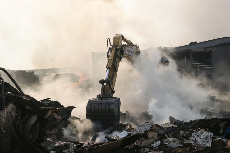 Bursa'da sanayi bölgesinde çıkan yangında soğutma çalışmaları sürüyor