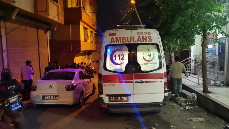 Gaziantep'te iki aile arasındaki silahlı kavgada 1'i polis 15 kişi yaralandı