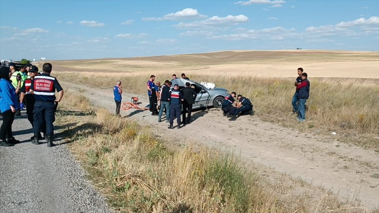 Sivas'ta beton mikseriyle çarpışan otomobildeki 2 kişi öldü, 1 kişi yaralandı