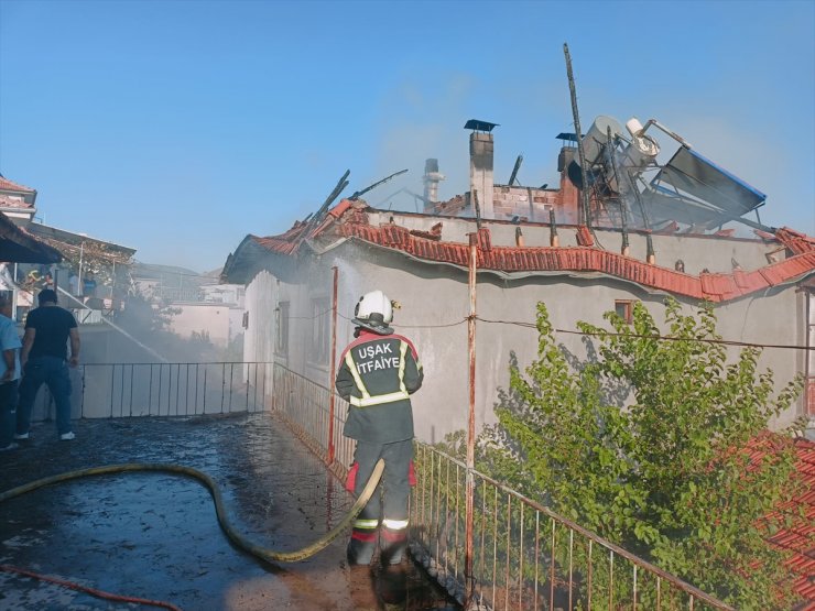 Uşak'ta müstakil evde çıkan yangın söndürüldü