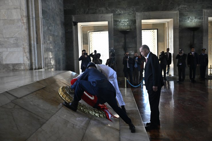 Cumhurbaşkanı Erdoğan başkanlığındaki YAŞ üyeleri Anıtkabir'i ziyaret etti