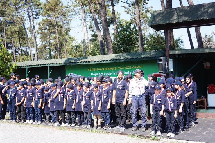 Depremzede çocuklar İstanbul'daki izci kampında bir araya geldi