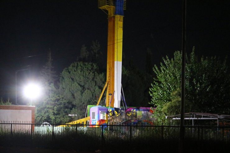 İzmir'deki lunaparkta savrulan salıncağın ağaca çarpması sonucu 6 kişi yaralandı