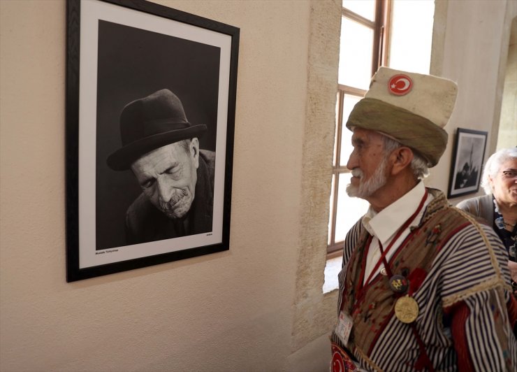 Sivas'ta "Basında ve Ustaların Objektifinden Aşık Veysel" fotoğraf sergisi açıldı