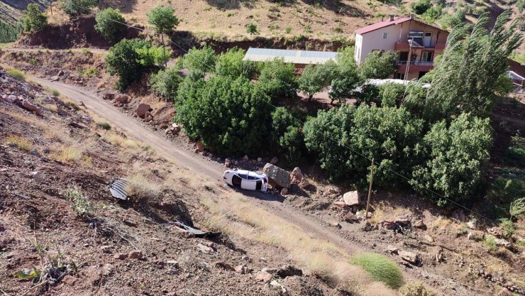 Adıyaman'da şarampole devrilen otomobildeki 7 kişi yaralandı