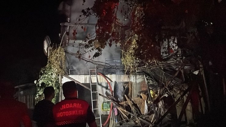 Bolu'da, çıkan yangında yayla evi kullanılamaz hale geldi